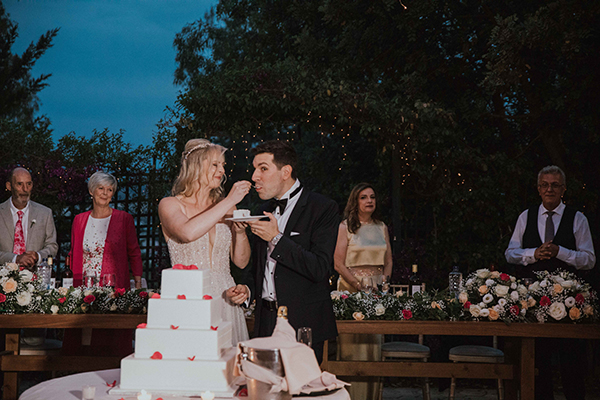 destination-wedding-athens-fuchsia-peach-roses_52