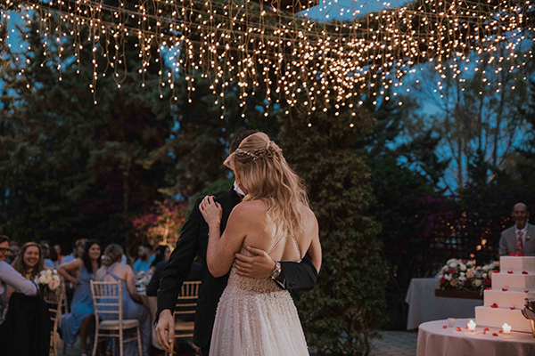 destination-wedding-athens-fuchsia-peach-roses_53