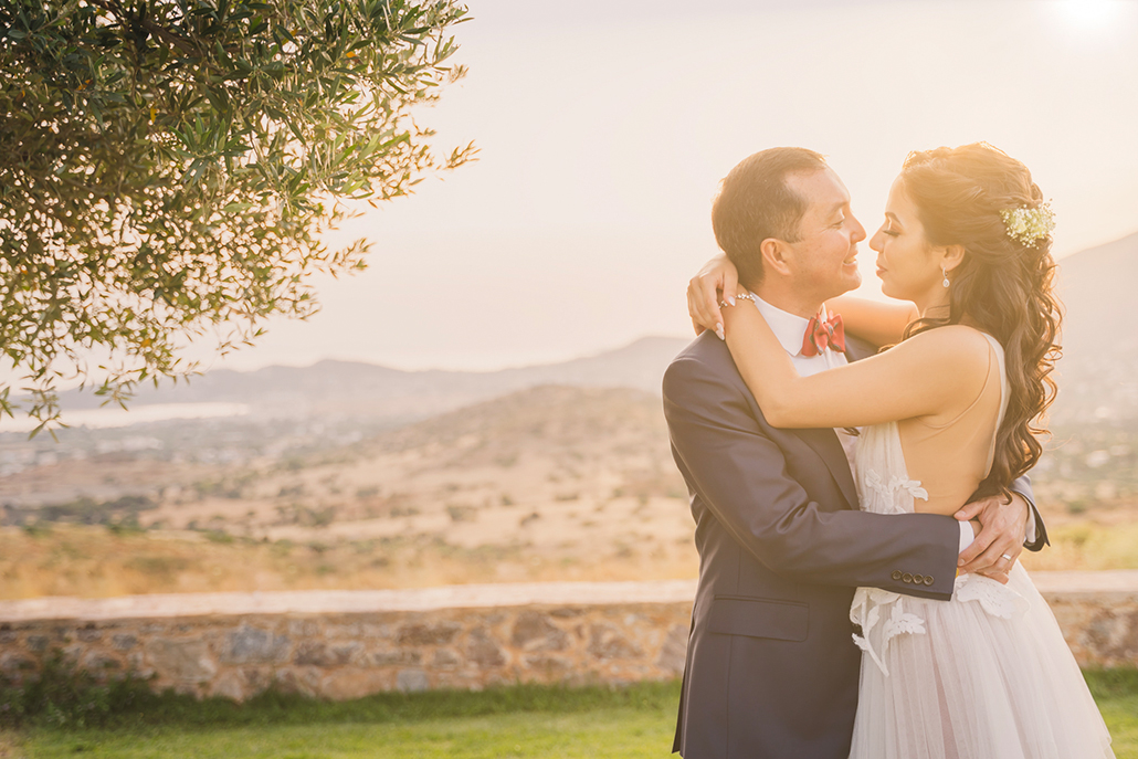 Υπέροχος καλοκαιρινός γάμος στο Κτήμα Χατζή με λευκές παιώνιες | Ελισάβετ & Χόρχε