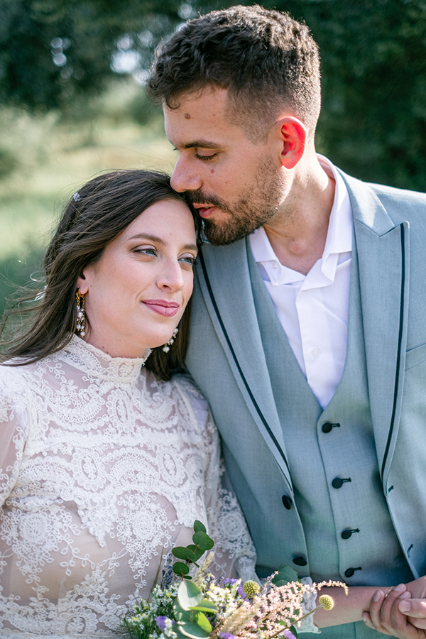 modern-chic-spring-civil-wedding-athens-field-flowers_03