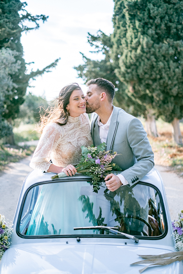 modern-chic-spring-civil-wedding-athens-field-flowers_04
