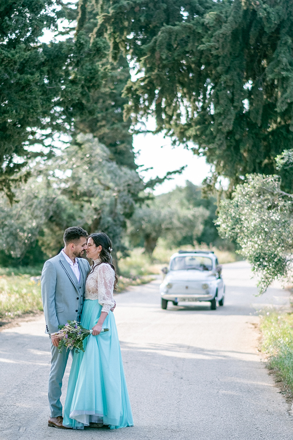 modern-chic-spring-civil-wedding-athens-field-flowers_05