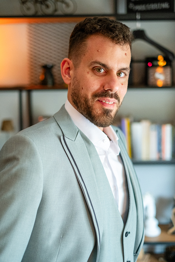 modern-chic-spring-civil-wedding-athens-field-flowers_12