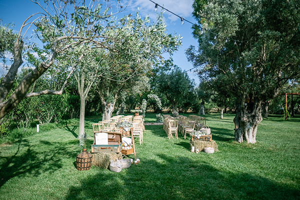 modern-chic-spring-civil-wedding-athens-field-flowers_15