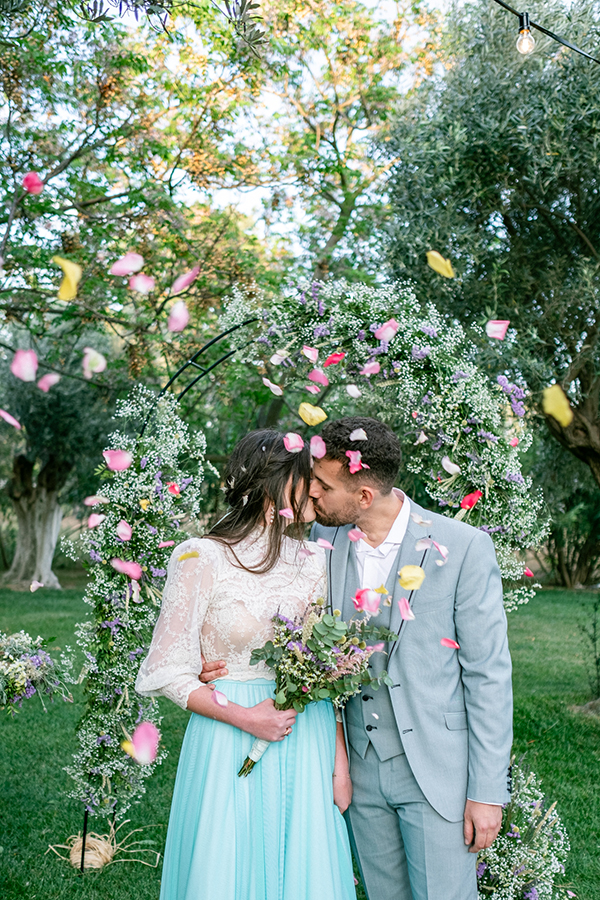 modern-chic-spring-civil-wedding-athens-field-flowers_24