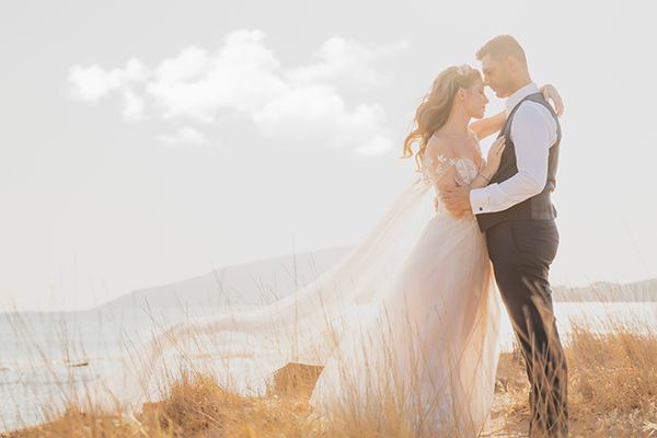 modern-fall-wedding-athens-colorful-flowers_01x