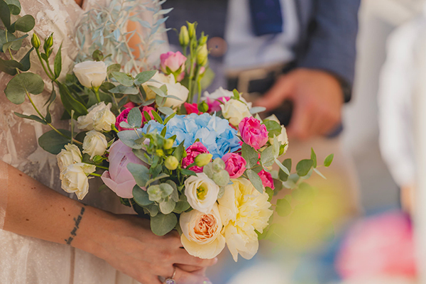 modern-fall-wedding-athens-colorful-flowers_18