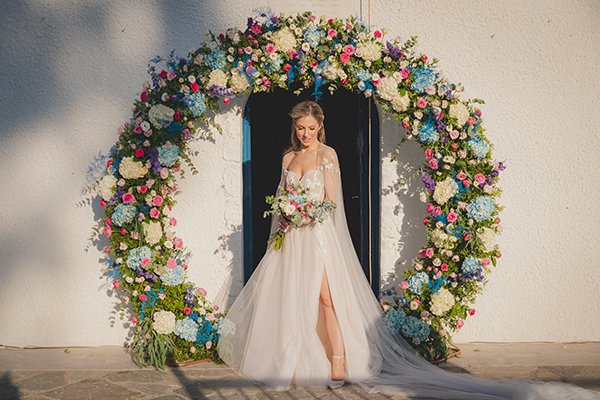 modern-fall-wedding-athens-colorful-flowers_33