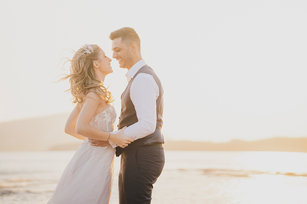 modern-fall-wedding-athens-colorful-flowers_39