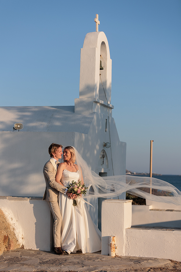 romantic-destination-wedding-naxos-pink-roses_01