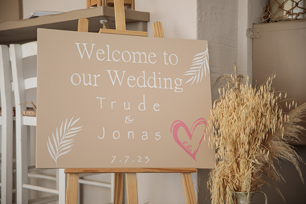 romantic-destination-wedding-naxos-pink-roses_05