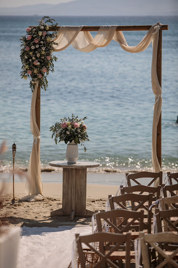 romantic-destination-wedding-naxos-pink-roses_07