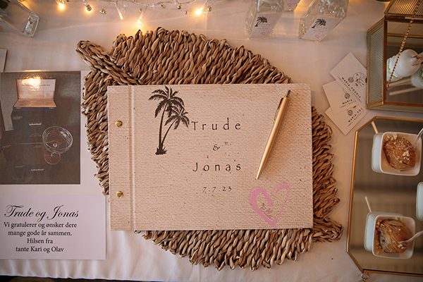 romantic-destination-wedding-naxos-pink-roses_16