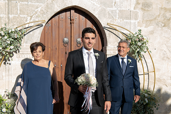 romantic-fall-wedding-limassol-baby-pink-roses_13