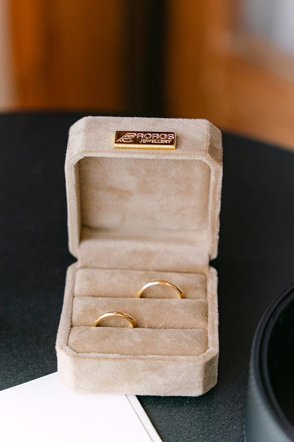 romantic-spring-wedding-nafpaktos-white-orange-roses_12