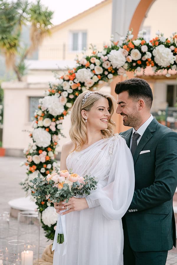 romantic-spring-wedding-nafpaktos-white-orange-roses_37z