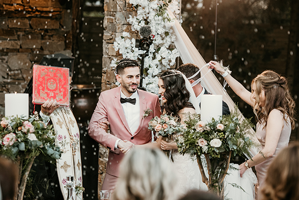romantic-spring-wedding-white-bougainvillea_15