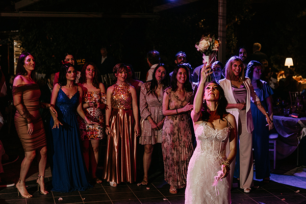 romantic-spring-wedding-white-bougainvillea_20