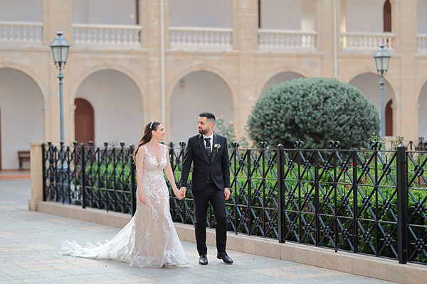 romantic-summer-wedding-nicosia-pink-roses_03x