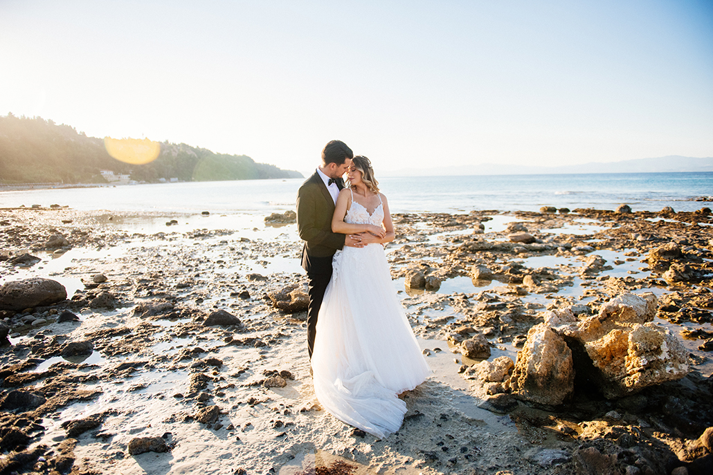 Ρομαντικός καλοκαιρινός γάμος στη Θεσσαλονίκη με λευκές ορτανσίες | Αθηνά & Χάρης