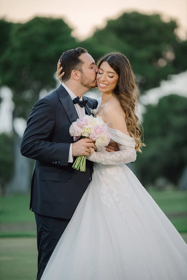 stunning-summer-wedding-golf-prive-magenta-hues_41