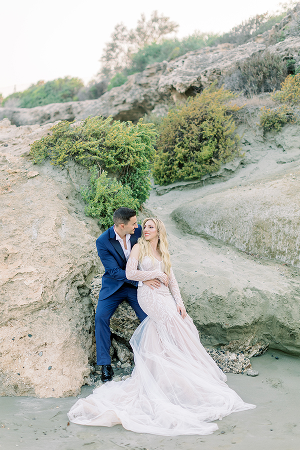 ultra-romantic-summer-wedding-nicosia-light-blue-hydrangeas_01