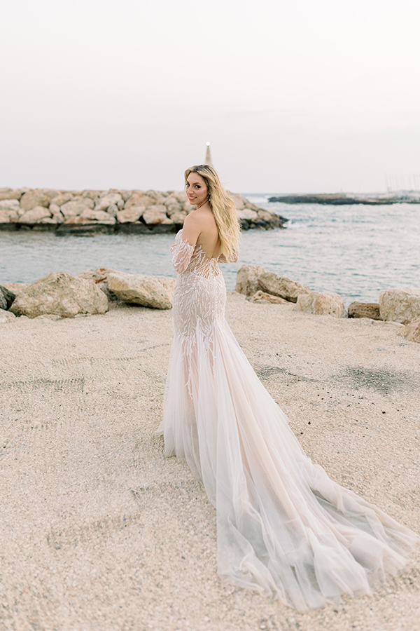 ultra-romantic-summer-wedding-nicosia-light-blue-hydrangeas_03x