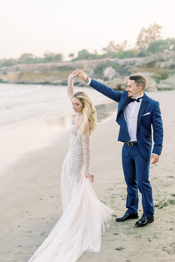 ultra-romantic-summer-wedding-nicosia-light-blue-hydrangeas_03z