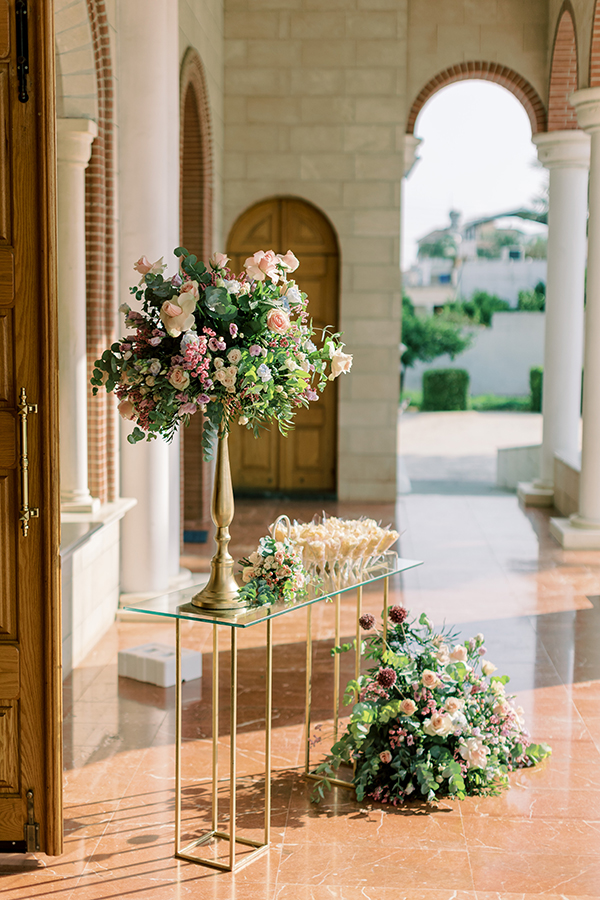 ultra-romantic-summer-wedding-nicosia-light-blue-hydrangeas_17