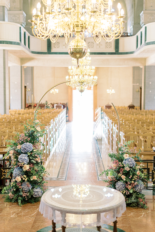 ultra-romantic-summer-wedding-nicosia-light-blue-hydrangeas_19