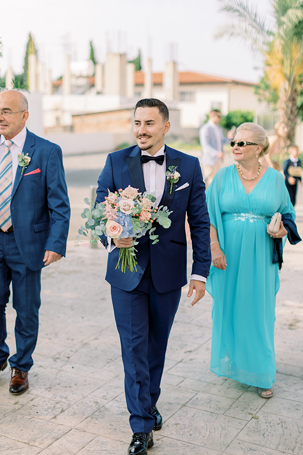 ultra-romantic-summer-wedding-nicosia-light-blue-hydrangeas_20