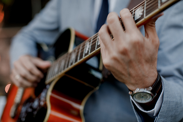 unique-retro-sounds-magio-duo-wedding_02x