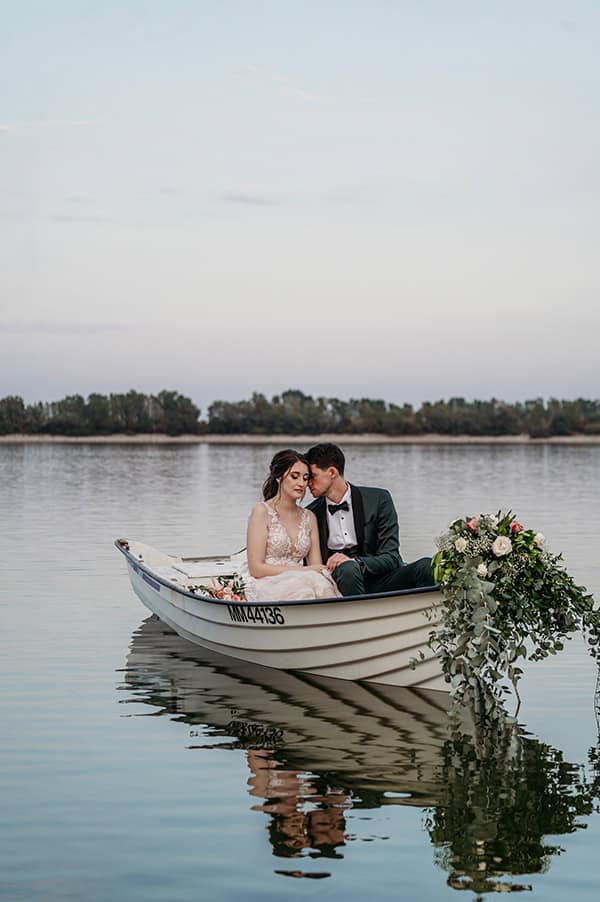 beautiful-fall-wedding-serres-peach-roses_02