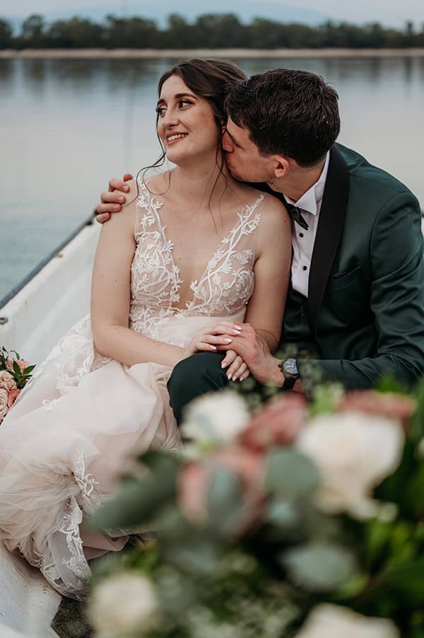 beautiful-fall-wedding-serres-peach-roses_03