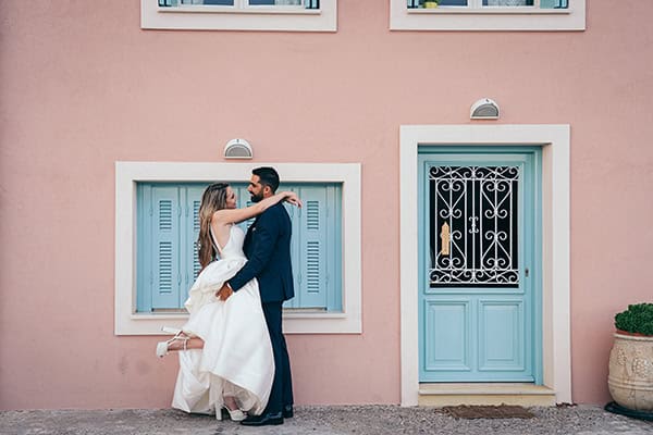 Όμορφος καλοκαιρινός γάμος στο Αίγιο με λευκά άνθη | Αλίκη & Γιώργος