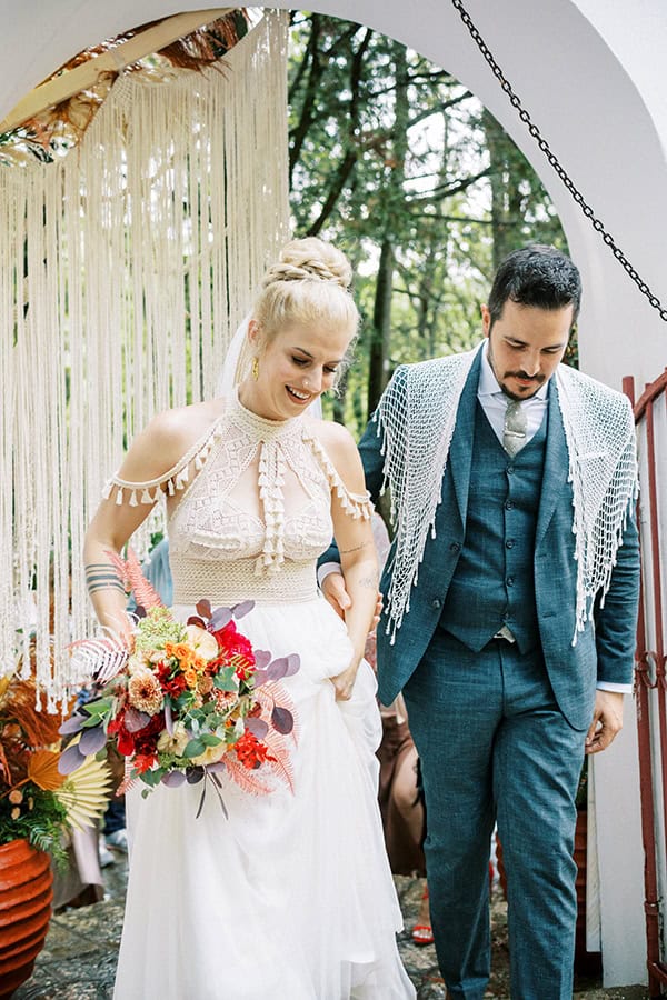 boem-summer-wedding-orange-pampas-grass_19