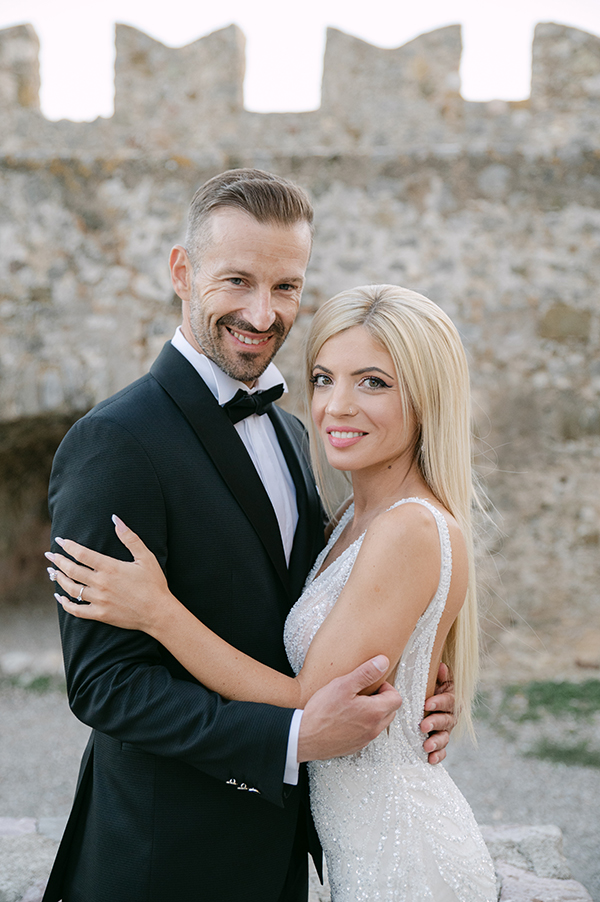 elegant-fall-wedding-patras-white-roses-baby-breath_01x