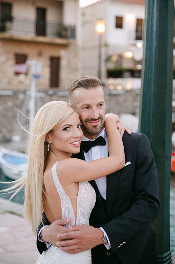 elegant-fall-wedding-patras-white-roses-baby-breath_07x