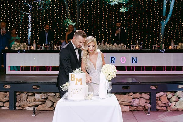 elegant-fall-wedding-patras-white-roses-baby-breath_37