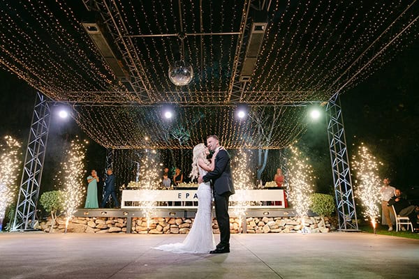 elegant-fall-wedding-patras-white-roses-baby-breath_38