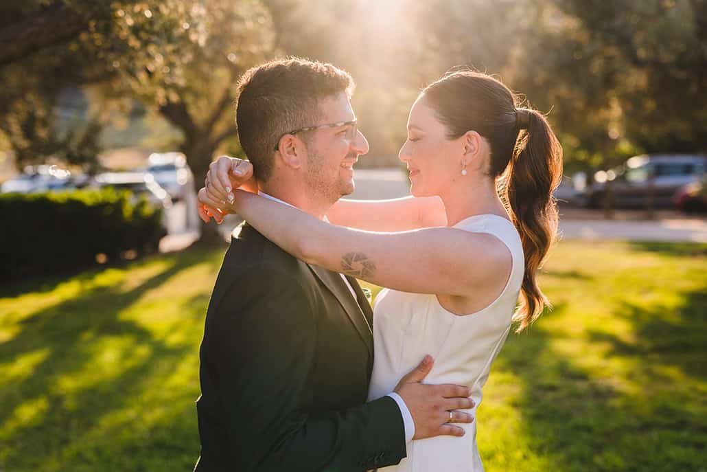 Υπέροχος ανοιξιάτικος γάμος-βάπτιση με λευκά τριαντάφυλλα | Φανή & Χρήστος