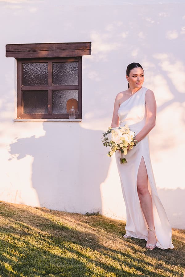 gorgeous-spring-wedding-baptism-white-roses_03