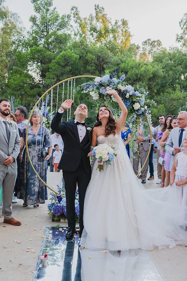 gorgeous-summer-wedding-athens-blue-hydrangeas_16