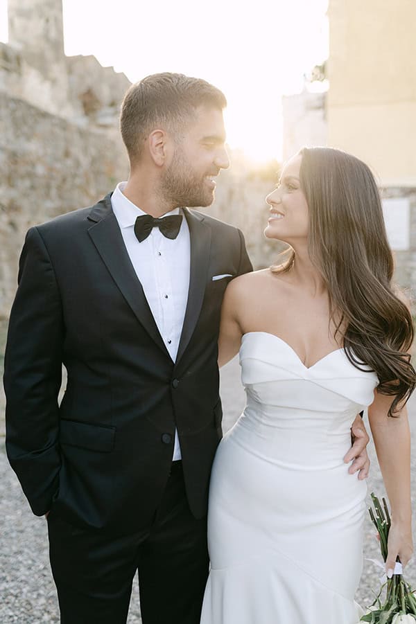 gorgeous-summer-wedding-patras-yellow-roses_02x