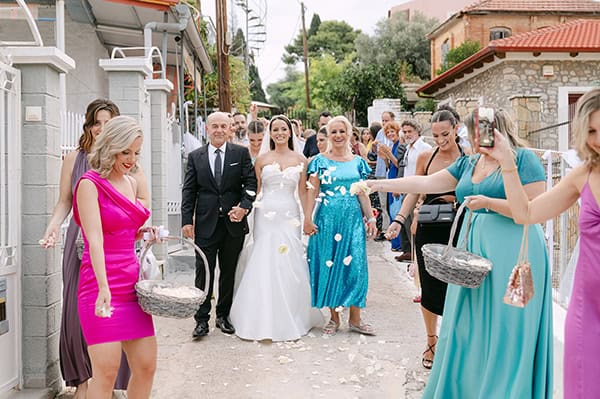 gorgeous-summer-wedding-patras-yellow-roses_10w