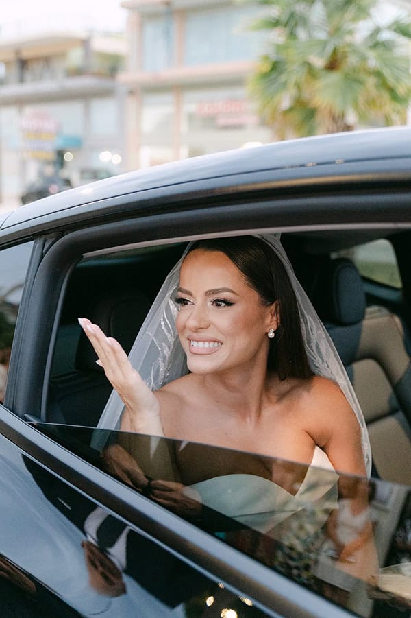 gorgeous-summer-wedding-patras-yellow-roses_21w