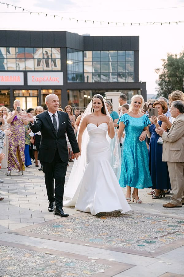 gorgeous-summer-wedding-patras-yellow-roses_22w