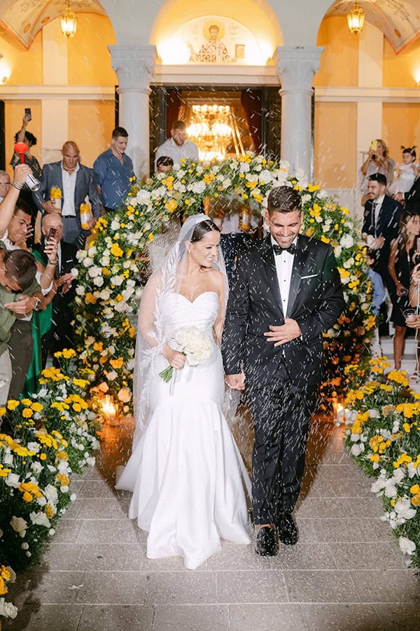 gorgeous-summer-wedding-patras-yellow-roses_27