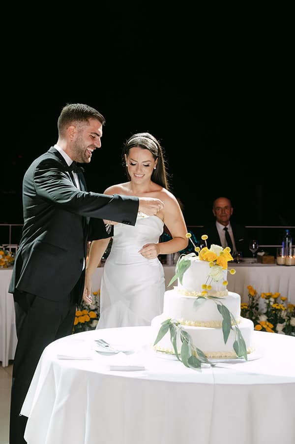 gorgeous-summer-wedding-patras-yellow-roses_37w