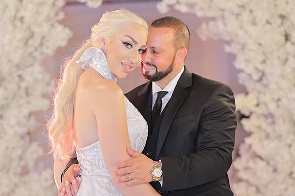 Lovely καλοκαιρινός γάμος στη Λάρνακα με λευκά τριαντάφυλλα | Χριστίνα & Μάριος